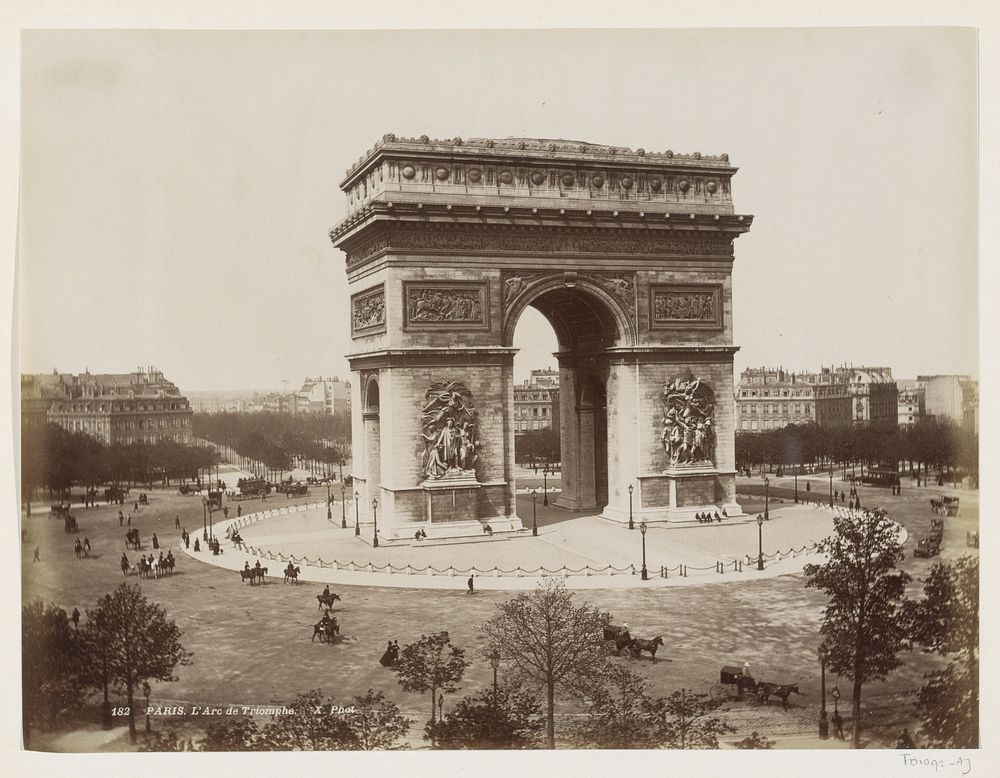 Place de l'Étoile in Parijs met de Arc de Triomphe (c. 1880 - c. 1900) by X phot