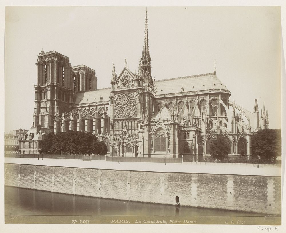 West- en zuidgevel van Cathédrale Notre-Dame in Parijs (c. 1880 - c. 1900) by Louis Antoine Pamard
