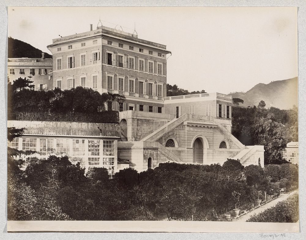 Exterieur van een villa, vermoedelijk in de regio Genua (c. 1870 - c. 1890) by Celestino Degoix