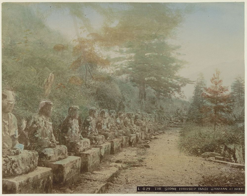 Stenen beelden in de Kanmangafuchi-kloof bij Nikko (c. 1870 - c. 1900) by anonymous
