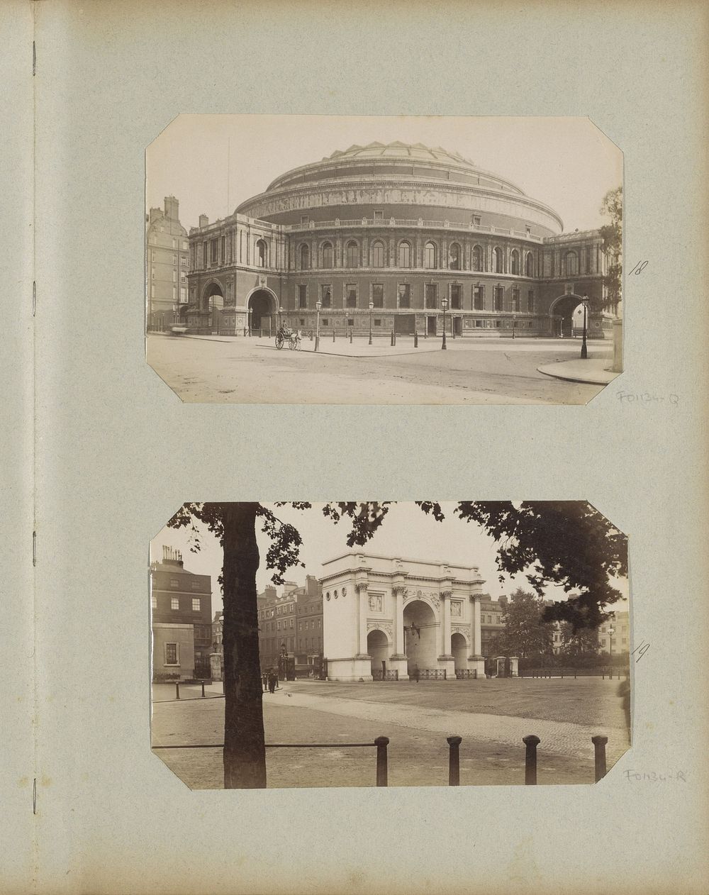 Exterieur van de Royal Albert Hall in Londen (c. 1880 - c. 1910) by anonymous