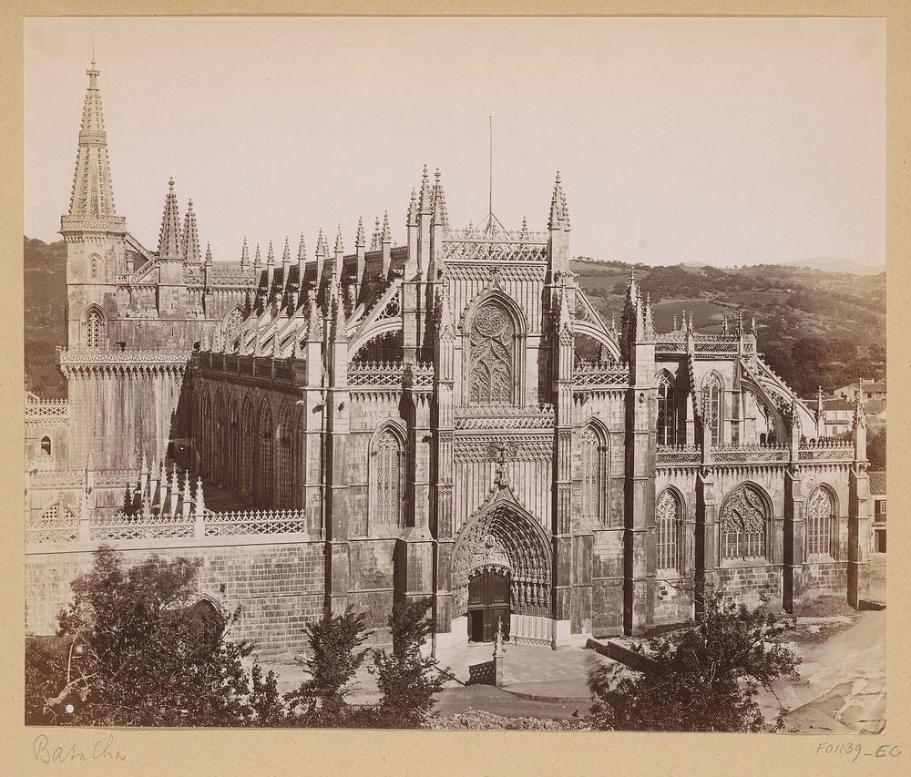 Gezicht op het klooster van Batalha (1851 - c. 1890) by anonymous