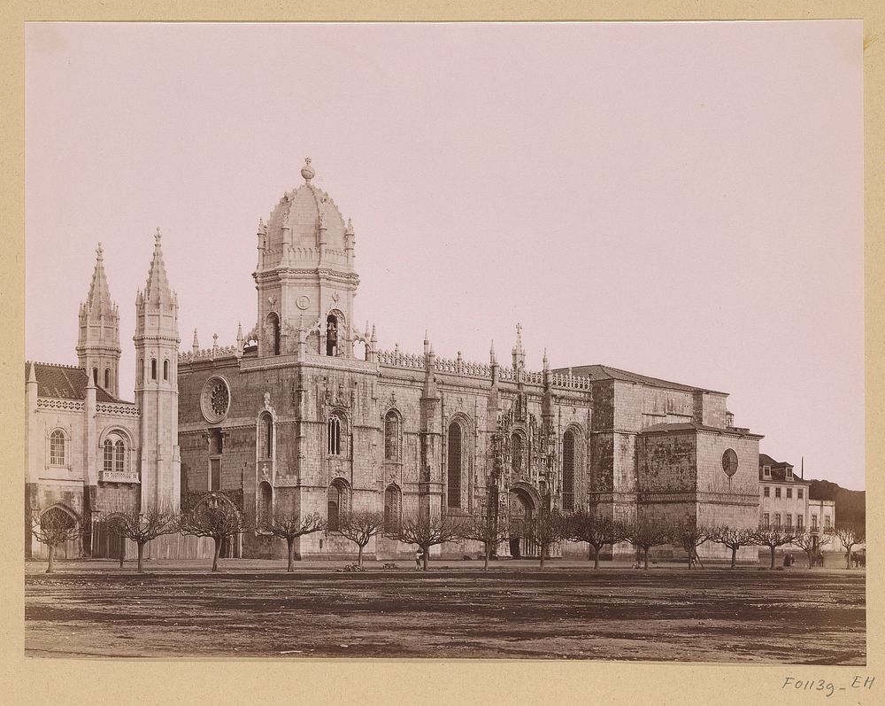 Gezicht op het Mosteiro dos Jerónimos in Lissabon (1851 - c. 1890) by anonymous