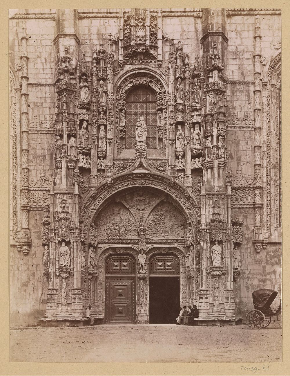 Portaal van het Mosteiro dos Jerónimos in Lissabon (1851 - c. 1890) by anonymous