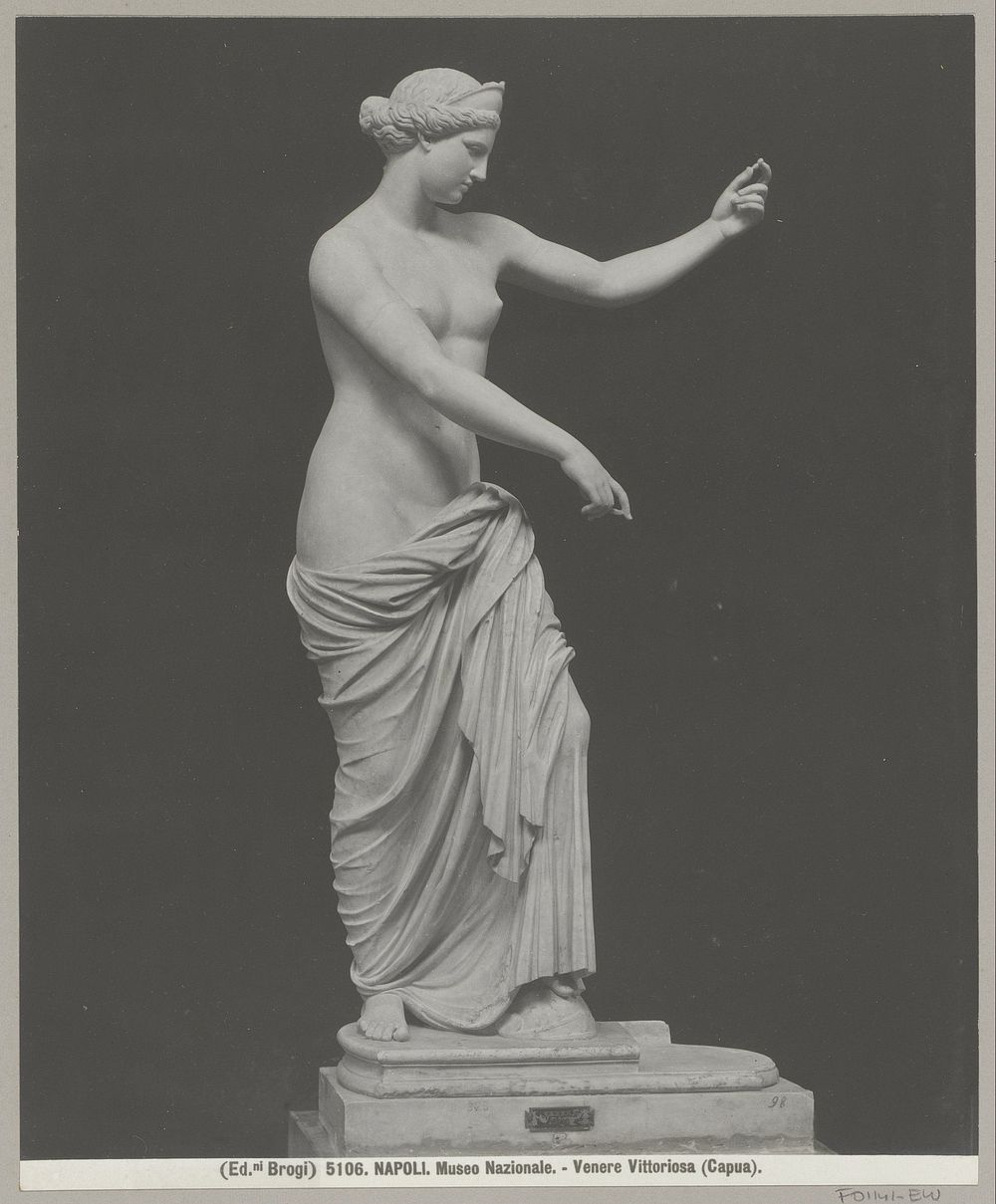 Beeldhouwwerk Venus van Capua (c. 1890 - in or before 1910) by Brogi