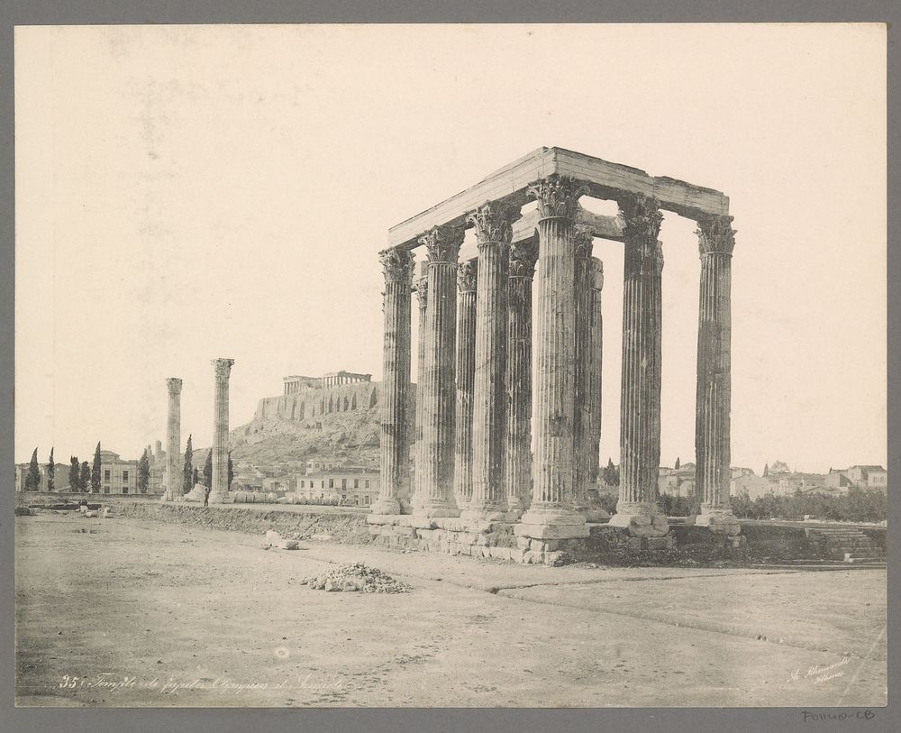 Gezicht op de Tempel van de Olympische Zeus in Athene met op de achtergrond de Akropolis (c. 1895 - in or before 1905) by…