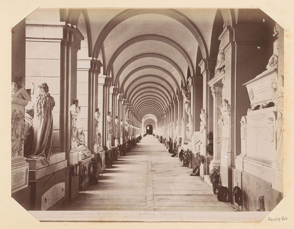 Zuilengalerij bij de begraafplaats Staglieno te Genua (c. 1885 - c. 1892) by anonymous