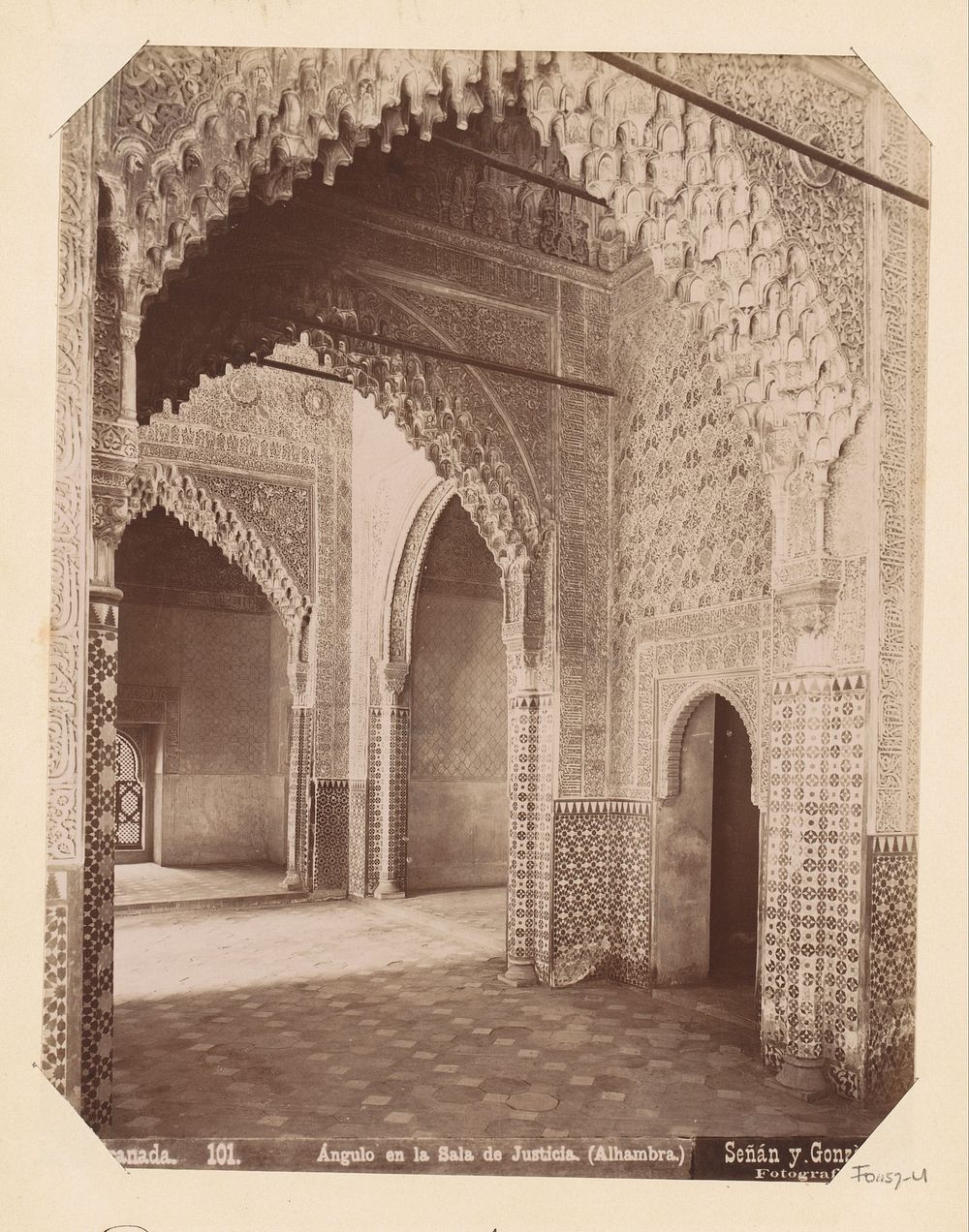 Sala de Justicia in het Alhambra te Granada (c. 1885 - in or before 1892) by Señan y Gonzalez