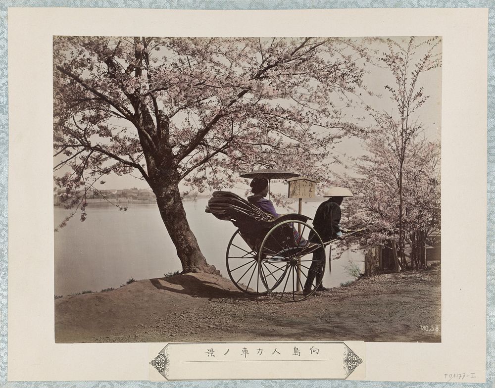 Gezicht op Mukaijima met riksha (c. 1870 - c. 1900) by anonymous