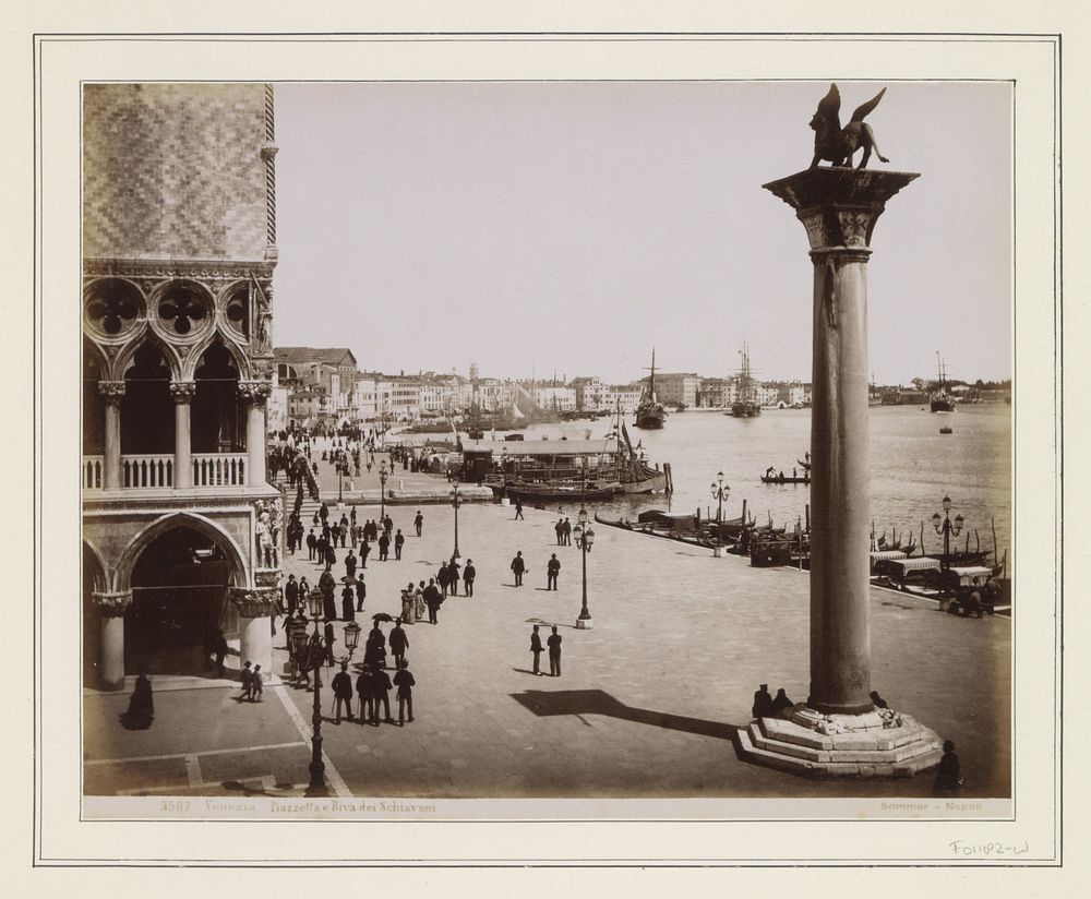 Gezicht op de Riva degli Schiavoni met op de voorgrond een pilaar met de leeuw van Venetië (c. 1860 - c. 1890) by Giorgio…