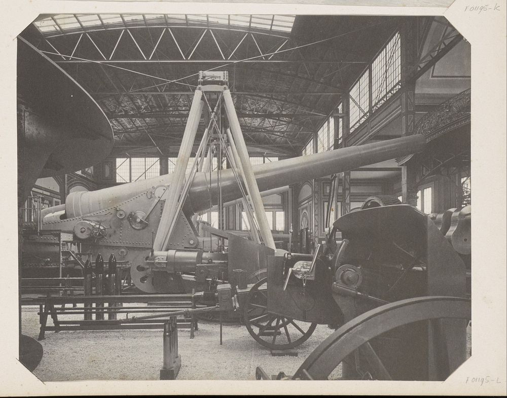 Kanon in het Duitse Krupp-paviljoen op de Wereldtentoonstelling in Chicago (1893) by anonymous