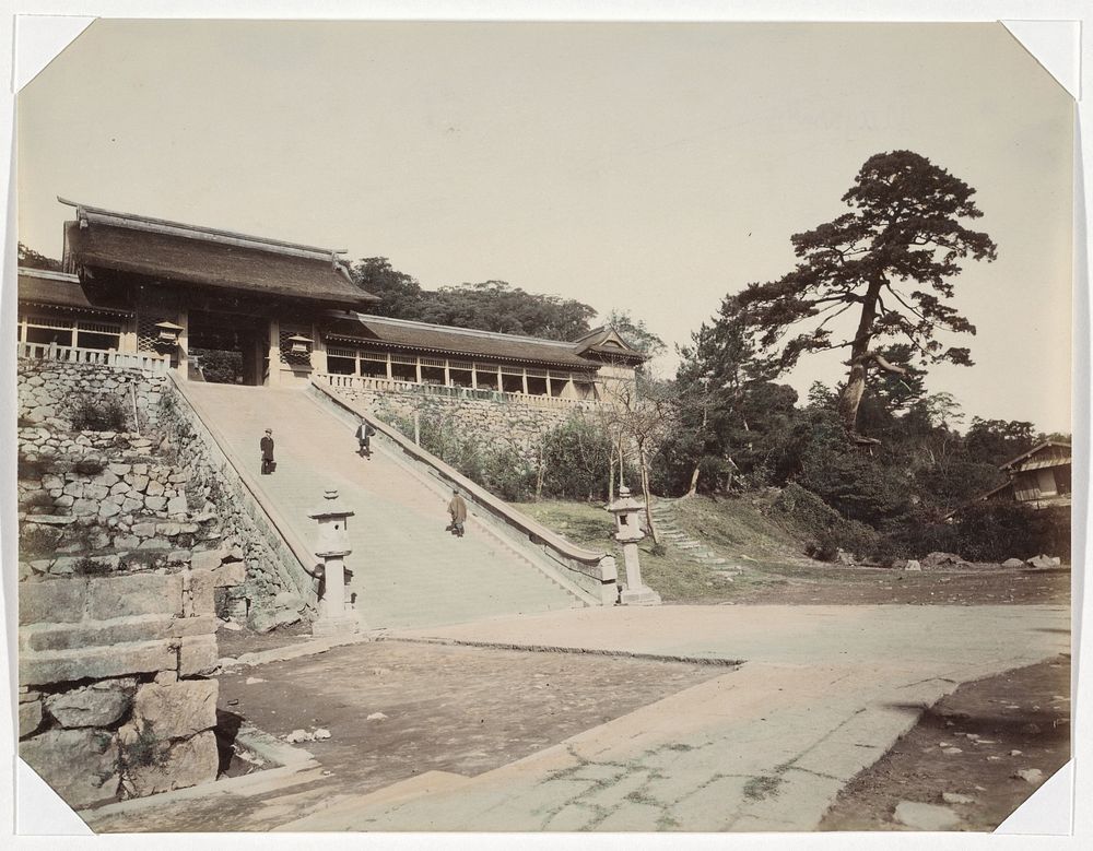 Exterieur van een tempel in Nagasaki (1890 - 1894) by anonymous