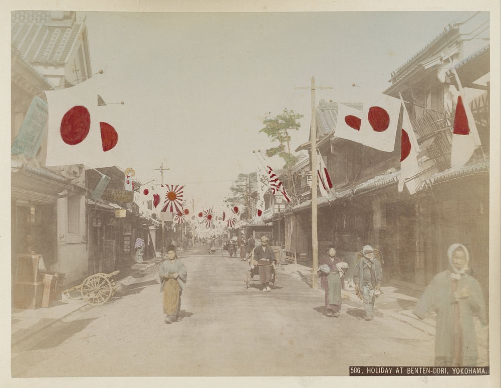 Straat met winkels en voorbijgangers in Bentendori (c. 1870 - c. 1900) by anonymous