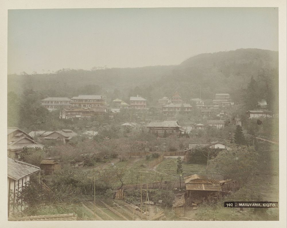 Gezicht op het dorp Maruyama bij Kyoto (c. 1870 - c. 1900) by anonymous