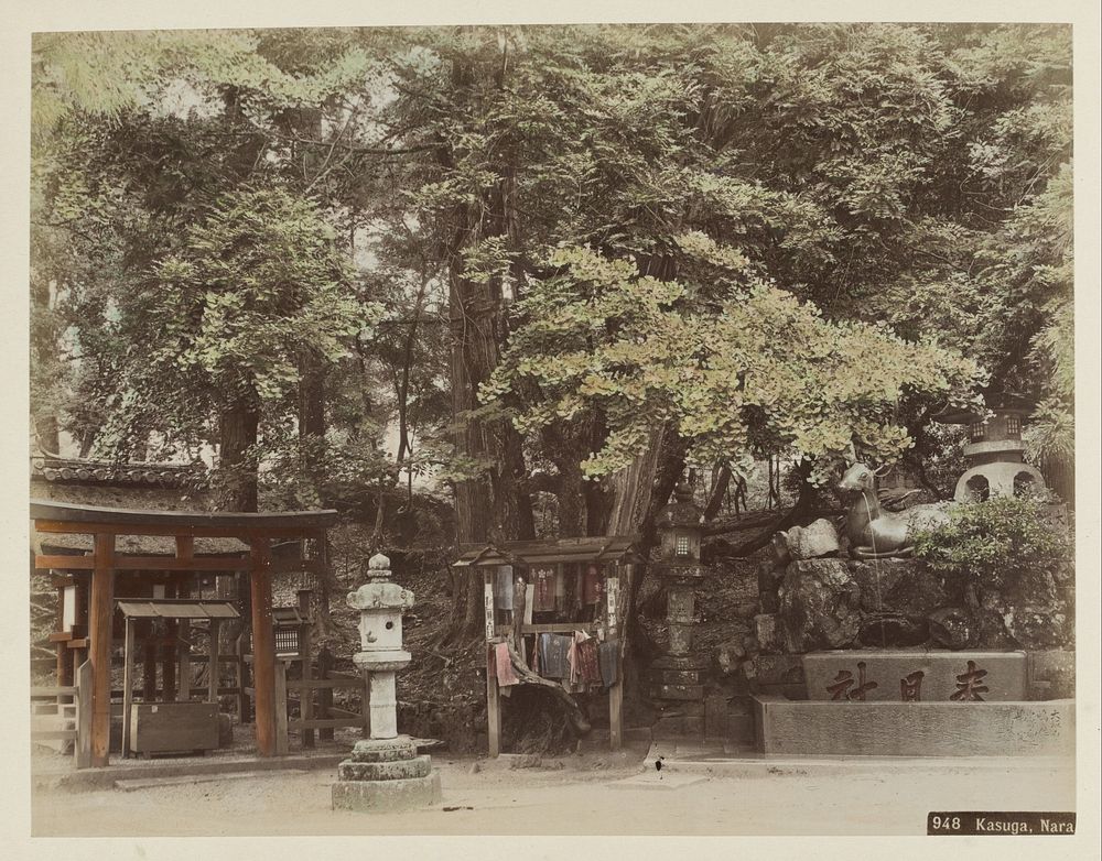 Deel van de Kasuga-schrijn bij Nara (c. 1870 - c. 1900) by anonymous