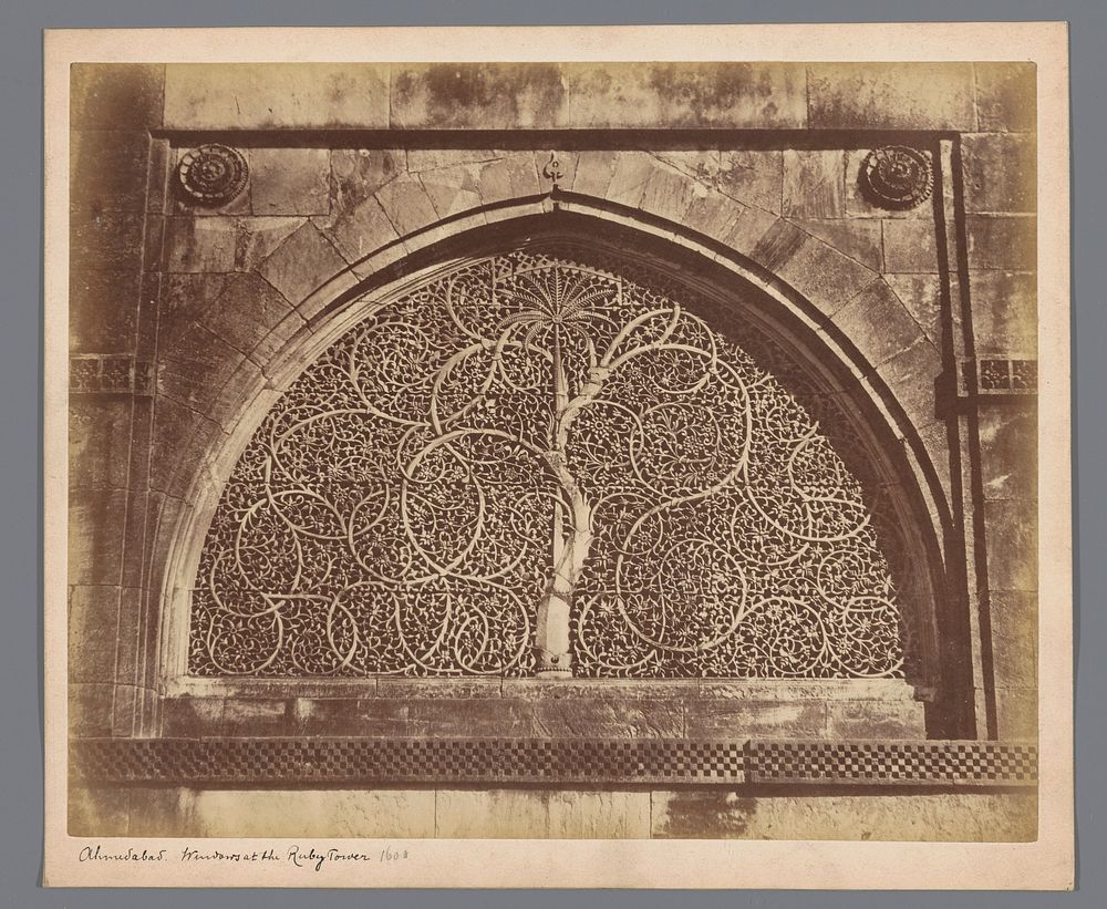 Decorated window in Ahmedebad, Gujarat, India (1865 - 1890) by anonymous