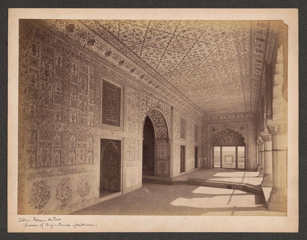 Galerij in de Shahi Burj, Delhi (1868 - 1900) by Lala Din Dayall
