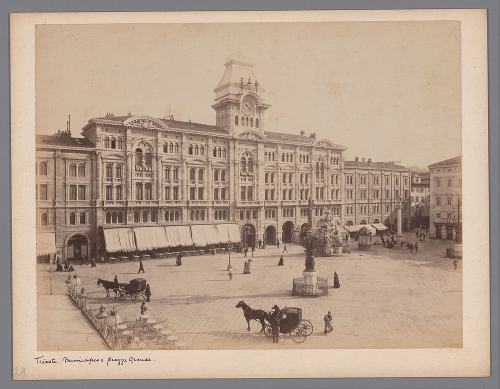 Gezicht op het Piazza dell'Unità d'Italia te Triëst (1851 - 1900) by anonymous