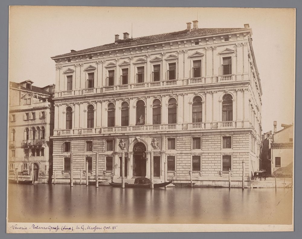 Exterieur van het Palazzo Grassi te Venetië (1851 - 1900) by anonymous