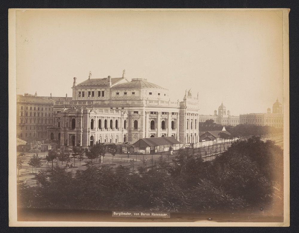 Gezicht op het Burgtheater in Wenen, Oostenrijk (1851 - 1900) by anonymous