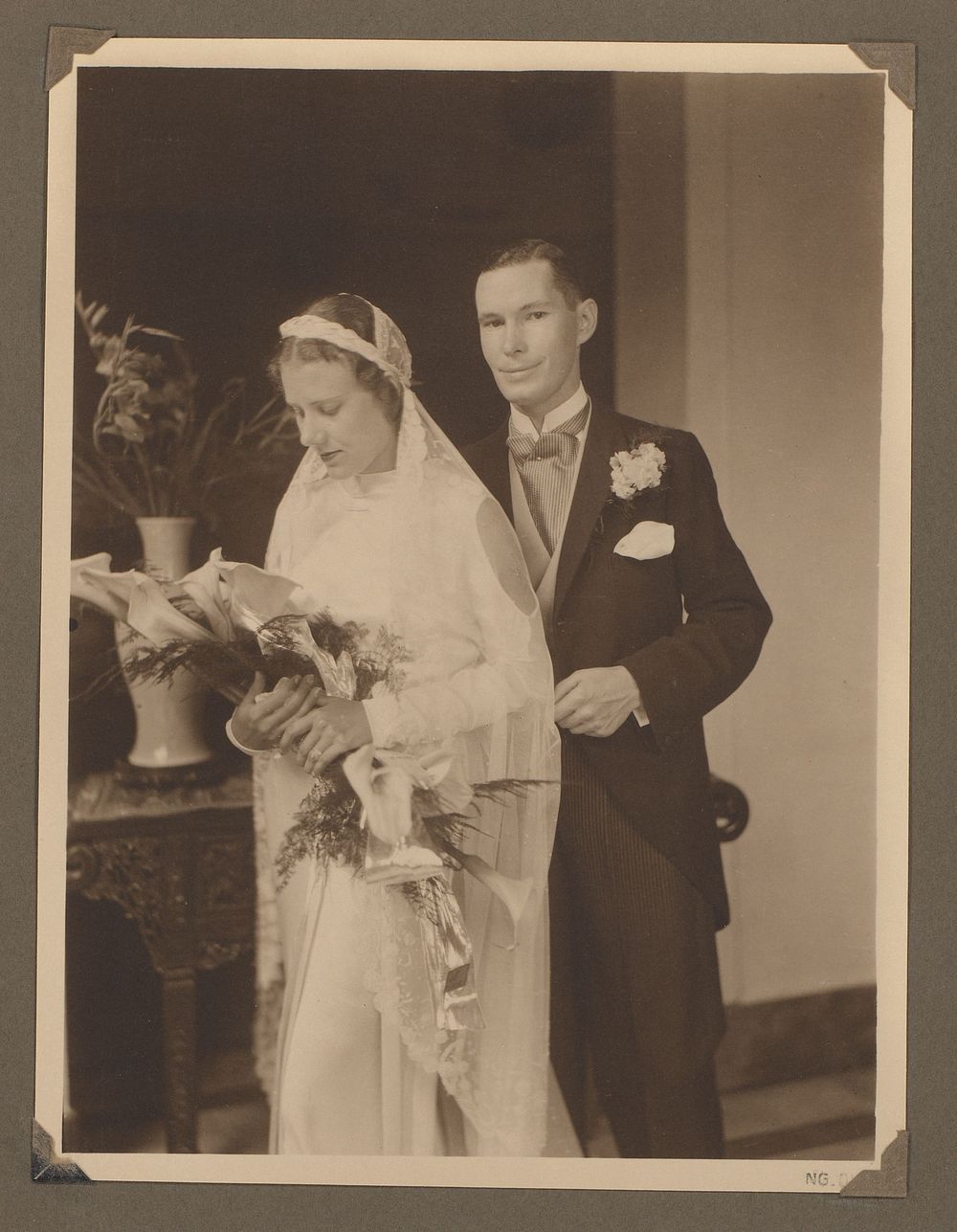 Portret van een echtpaar op een bruiloft (1934) by anonymous