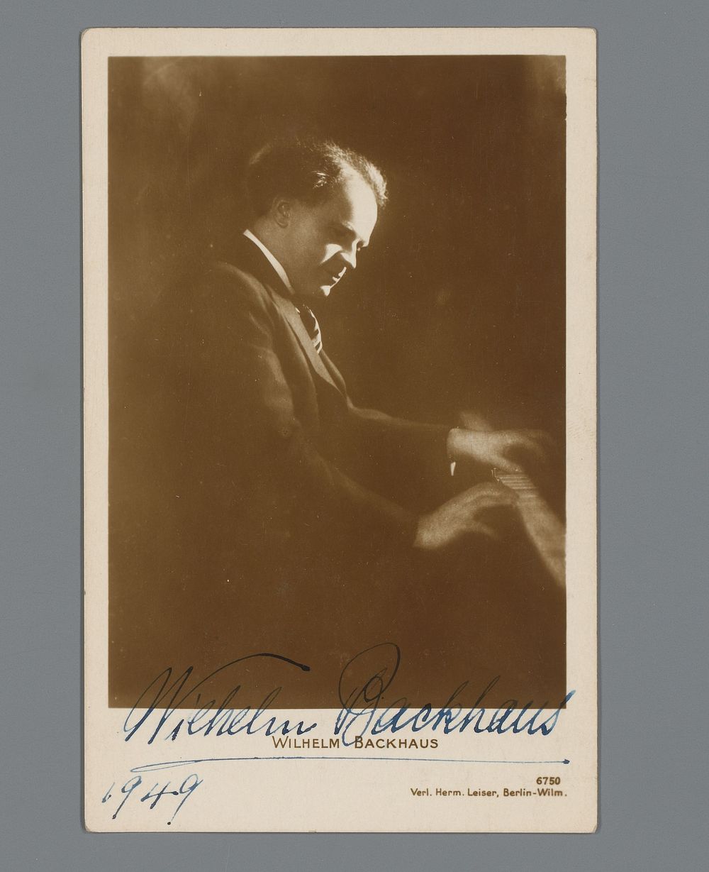 Portret van de pianist Wilhelm Backhaus (1949) by anonymous and Verlag Hermann Leiser