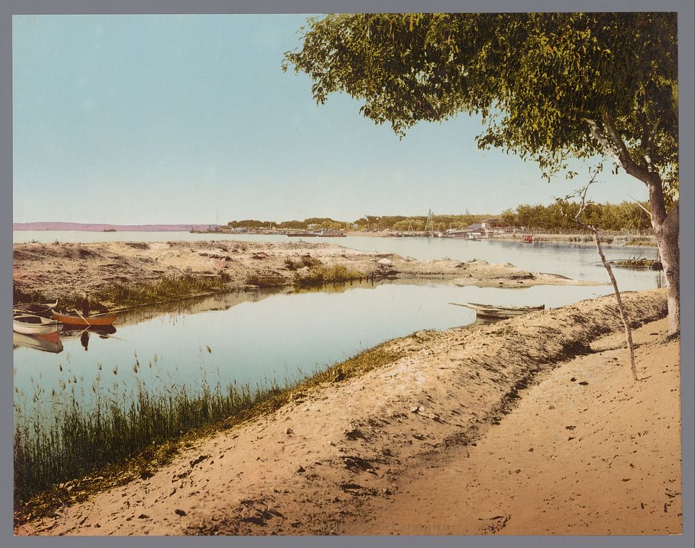 Gezicht op het Suezkanaal bij Ismailia (1889 - c. 1920) by anonymous, Photochrom Zürich and Photochrom Zürich