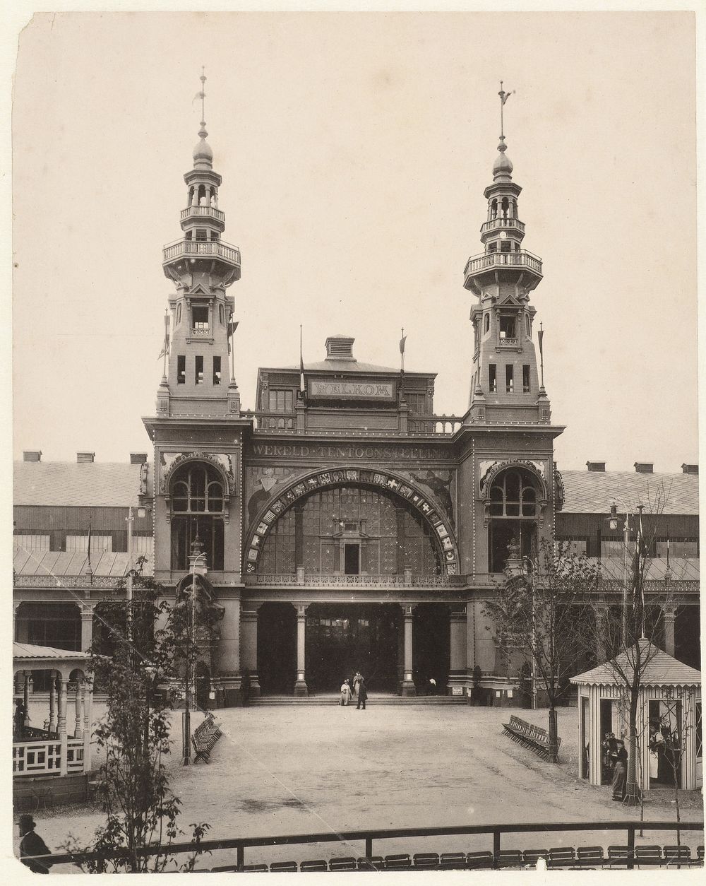 Ingangspoort Wereldtentoonstelling op het Museumplein,  Amsterdam 1895 (1895) by Guy de Coral and Co