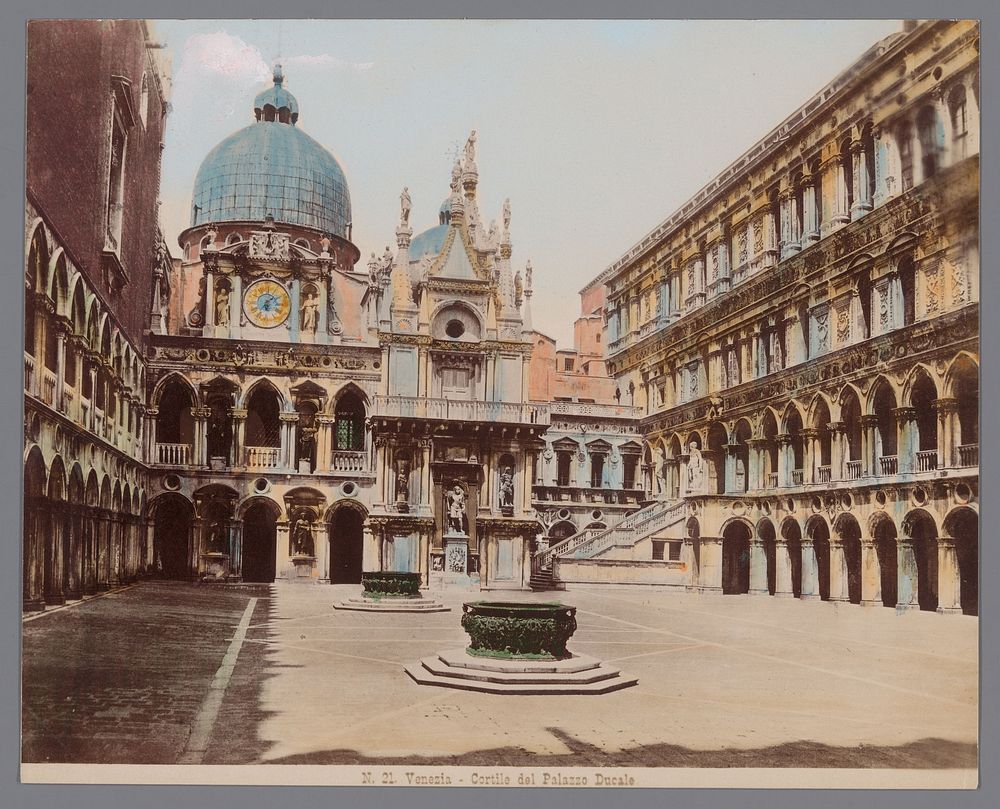 Cortile van het Dogepaleis te Venetië (1851 - 1900) by anonymous