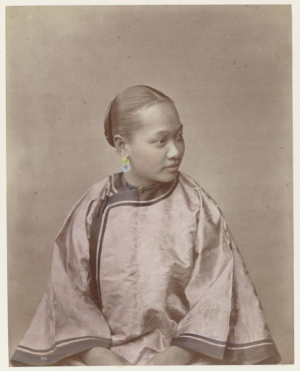 Portret van een Chinese vrouw (1860 - 1885) by Raimund von Stillfried Ratenitz and Felice Beato