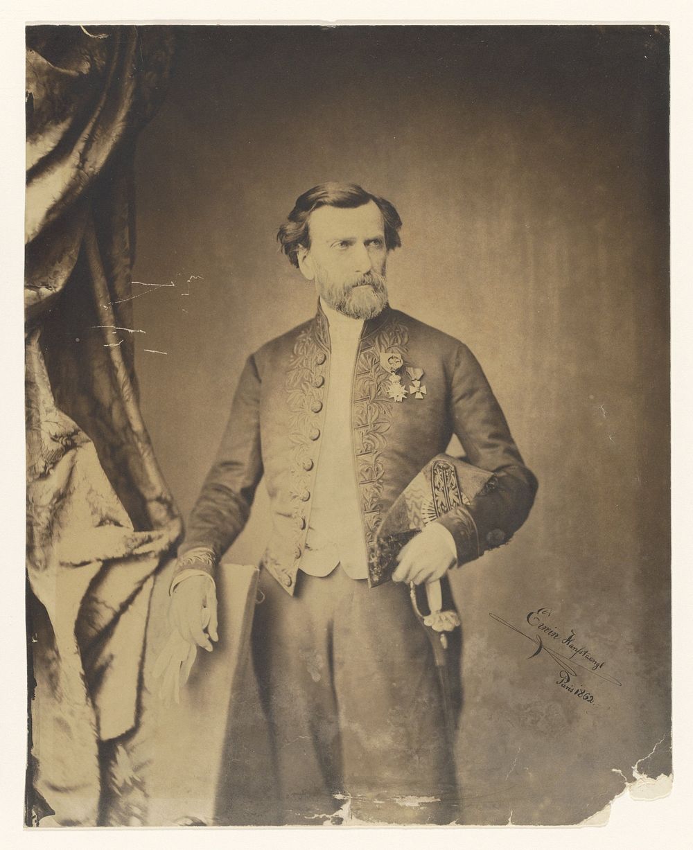 Portret van een onbekende man in uniform (1862) by Erwin Hanfstaengl