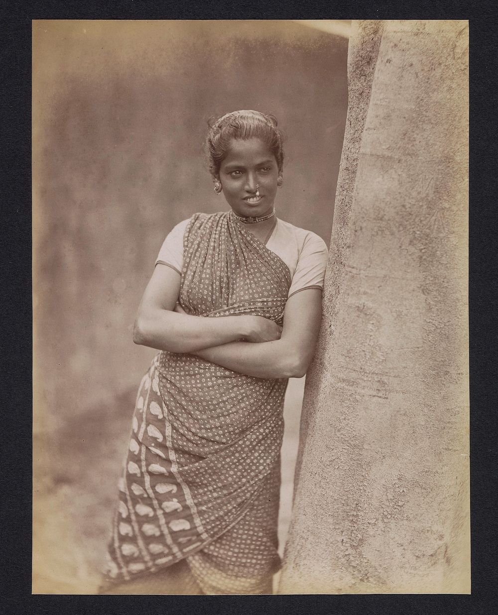 Portrait of an unknown Tamil woman, Jaffna, Sri Lanka (1870 - 1890) by anonymous