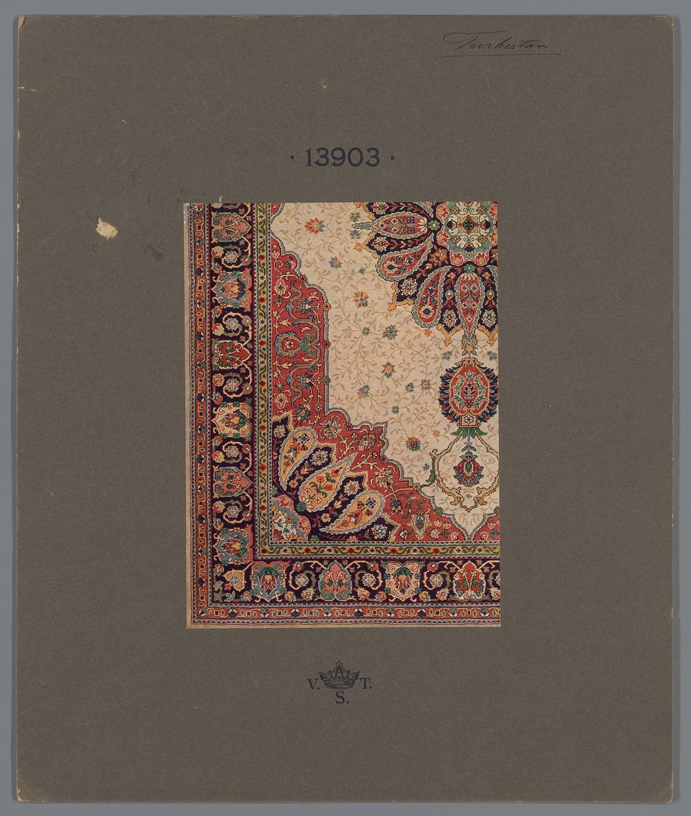 Deel van een tapijt met bloemenpatroon (in or after 1907 - 1929) by anonymous