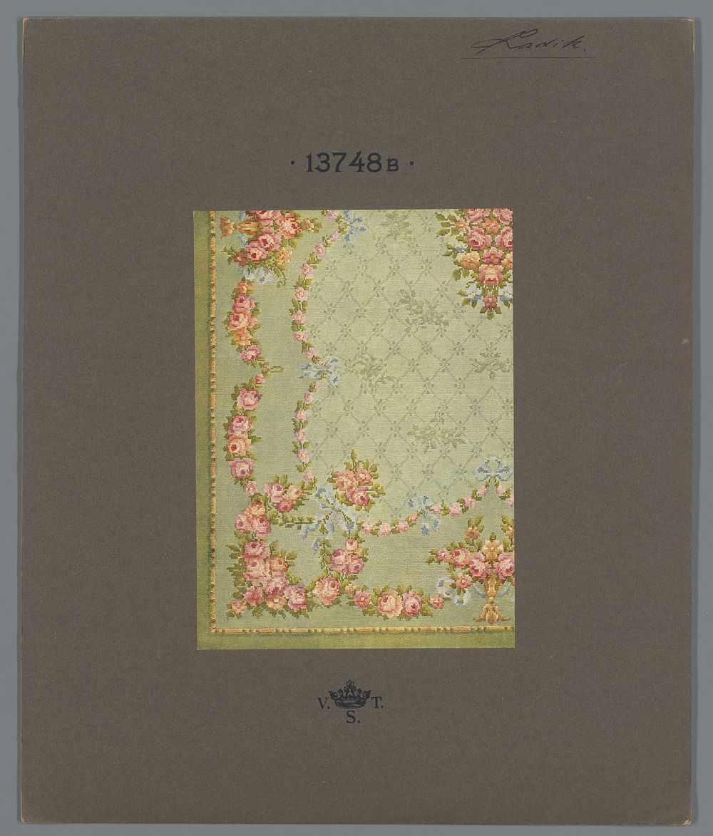 Deel van een tapijt met rozenpatroon (in or after 1907 - 1929) by anonymous