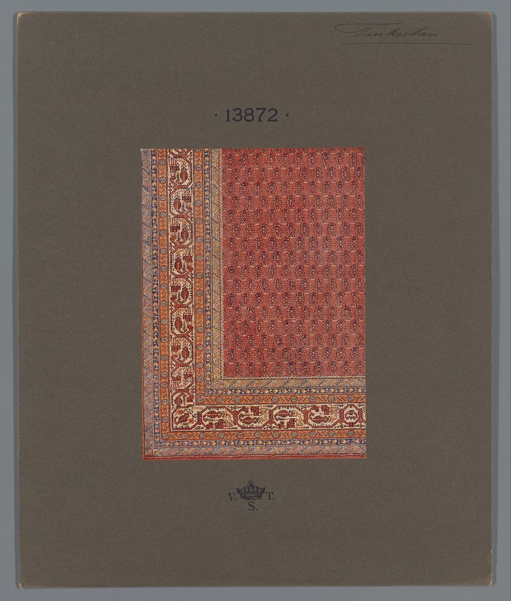 Deel van een tapijt met een patroon van fantasieornamenten (in or after 1907 - 1929) by anonymous