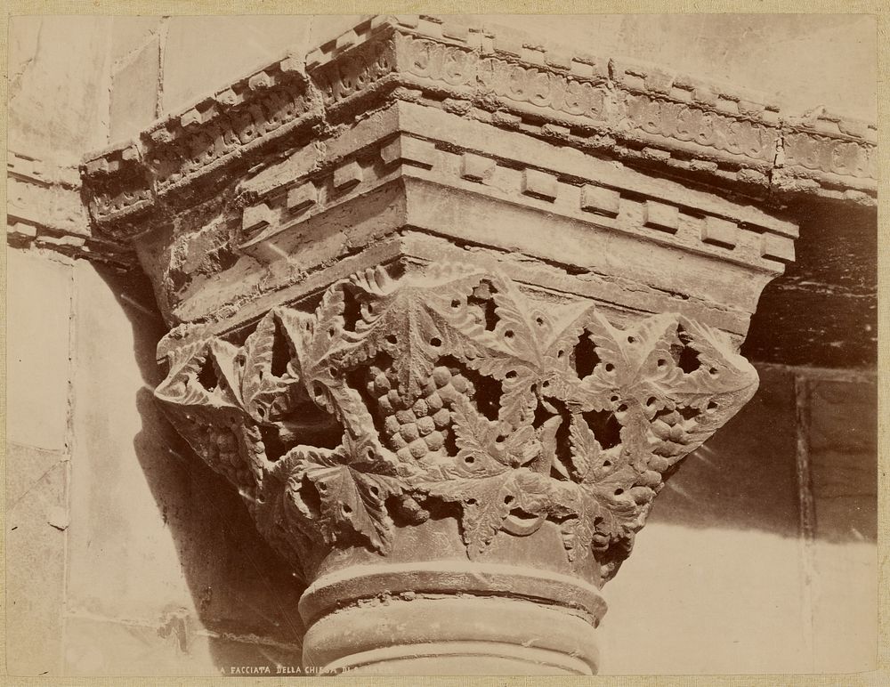 Venezia - Capitello sulla facciata della Chiesa di San Marco