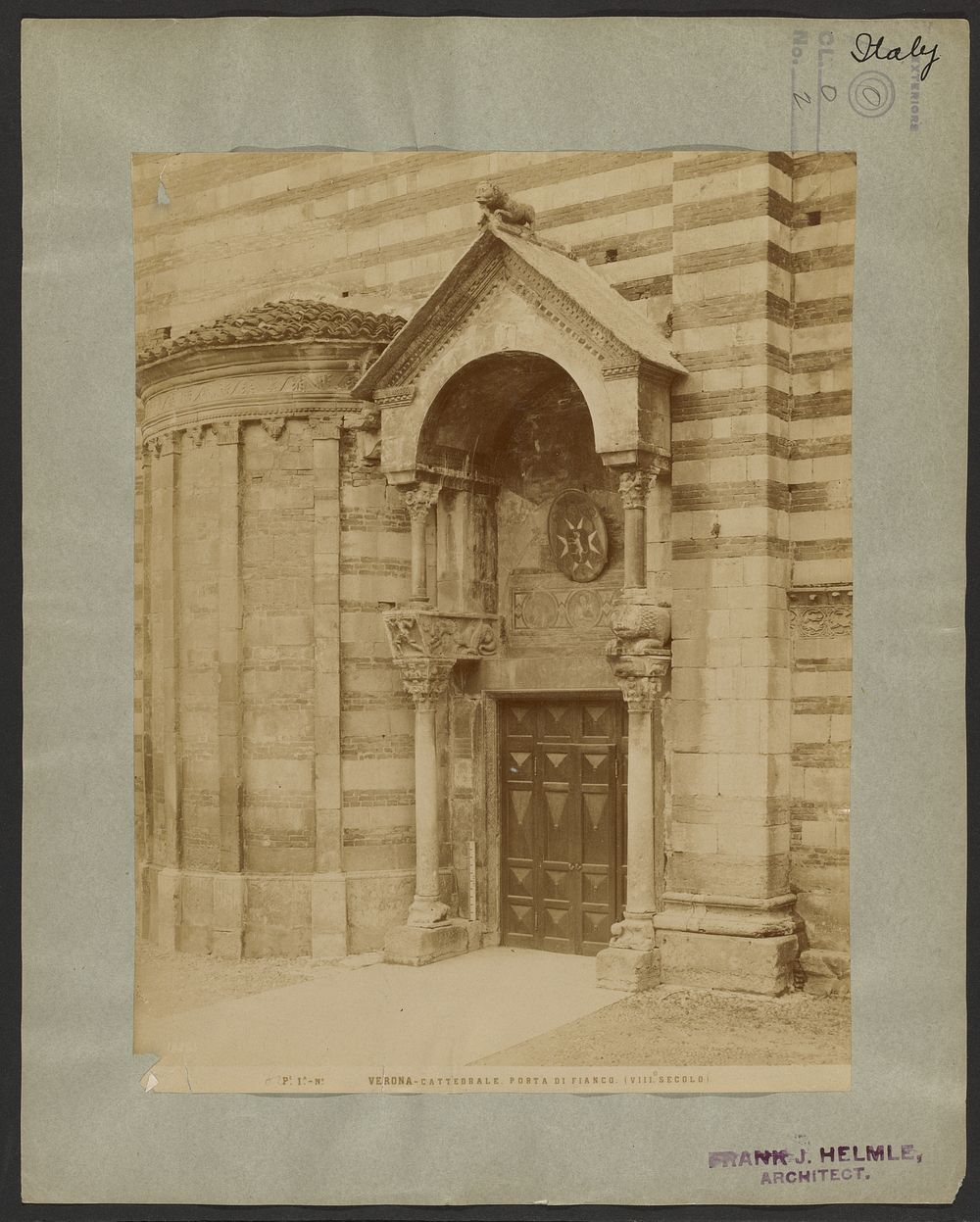 Verona - Cattedrale. Porta di Fianco