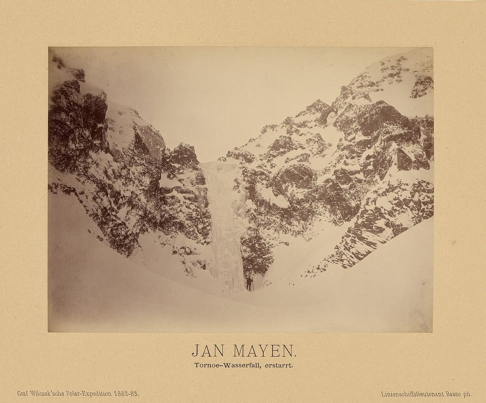 Jan Mayen, Tornoe-Wasserfall, erstarrt by Linienschiffs Lieutenant Richard Basso