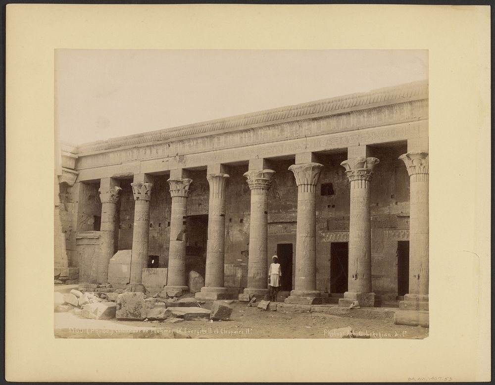 Philae, Colonnade de Ptolemee (X. Evergete II et Celopatre II) by G Lekegian