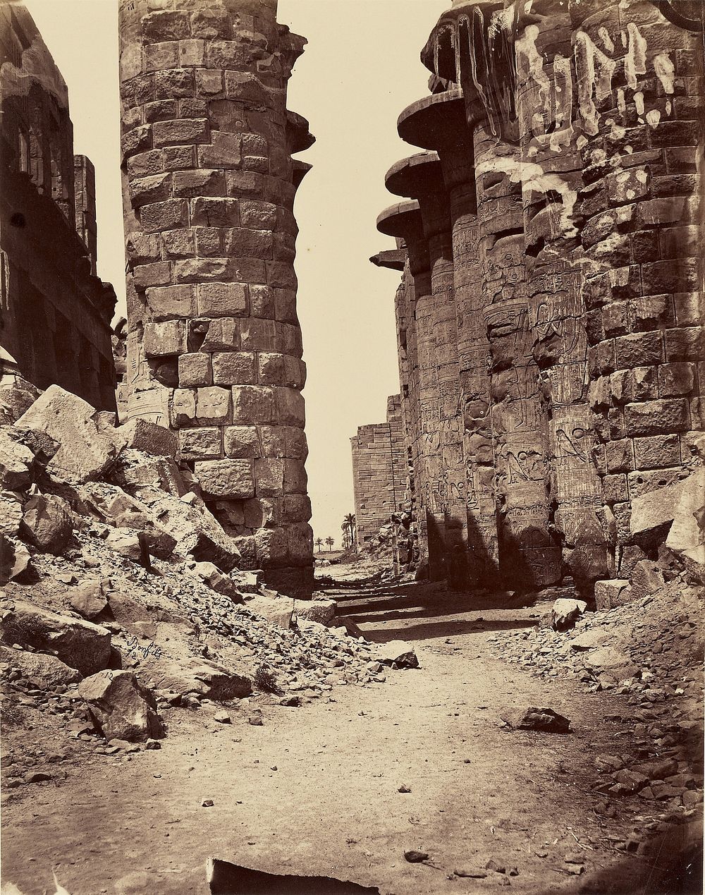 Avenue centrale de la salle hypostyle, prise de l'est (Karnak) - Thebes by Félix Bonfils