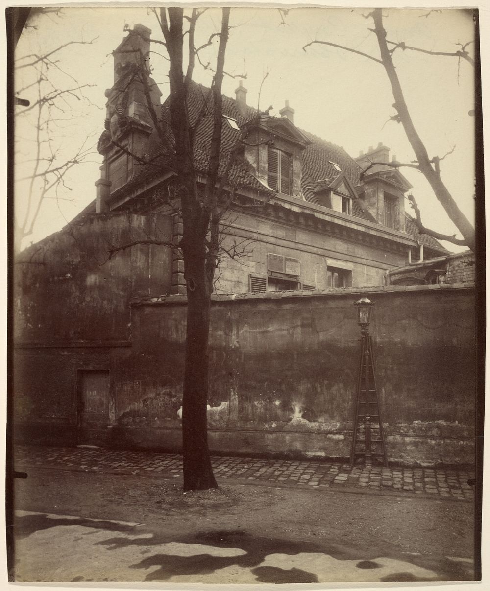 Ancien Couvent, Avenue de l'Observatoire (Old Convent, avenue d l'Observatoire) by Eugène Atget