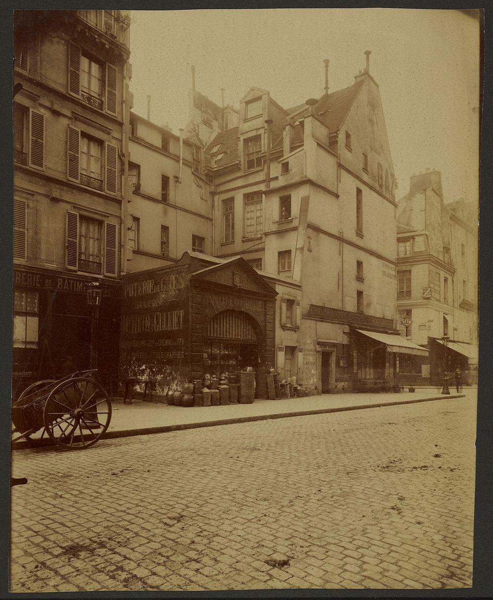 Cour de la Rue des Archives 46 by Eugène Atget
