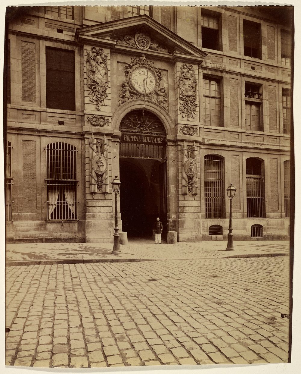 Porte rue de l'Orangerie (Doorway, rue de l'Orangerie) by Eugène Atget