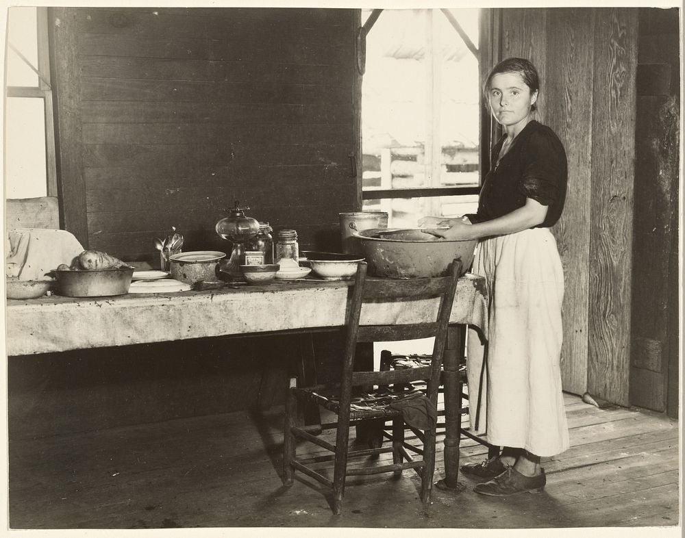 Elizabeth Tengle at the Kitchen Table]/[Paralee Ricketts Working in the Kitchen by Walker Evans