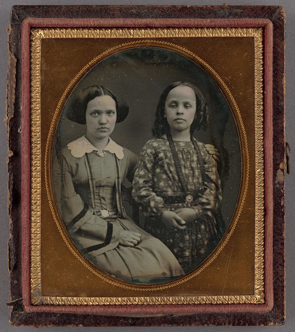 Portrait Two Young Seated Women | Free Photo - rawpixel