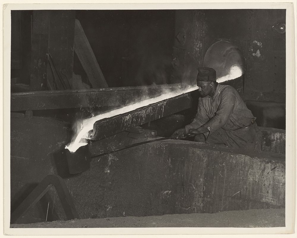 [Moulder's Helper, Baldwin Locomotive Works, Eddystone, Pennsylvania]. by Lewis W Hine