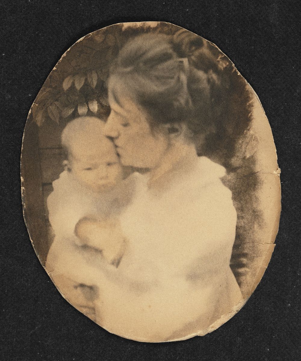 Gertrude O'Malley with infant son Charles by Gertrude Käsebier