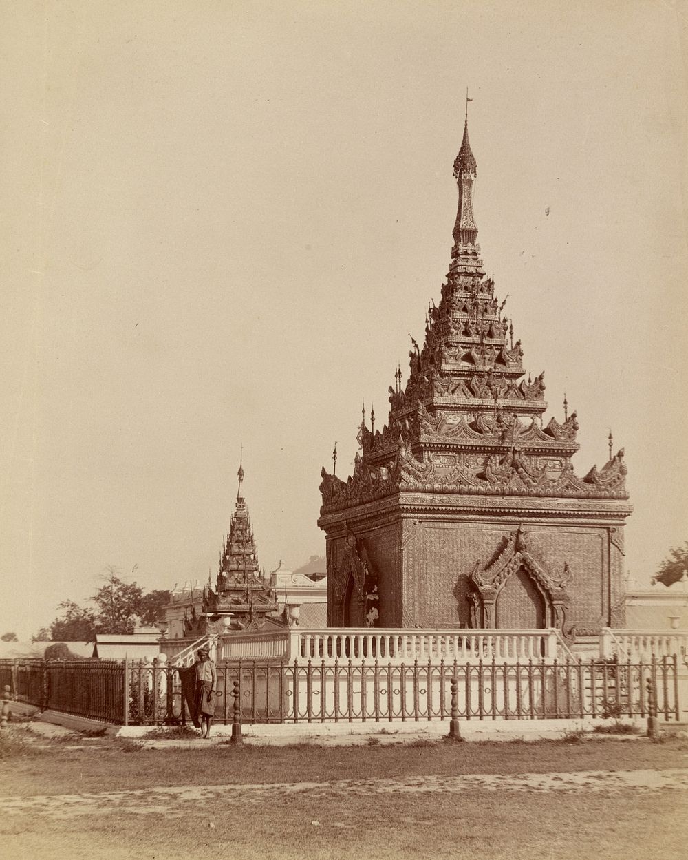 Grave of the King Min-Doon-Min, Father of King Theebaw by Felice Beato