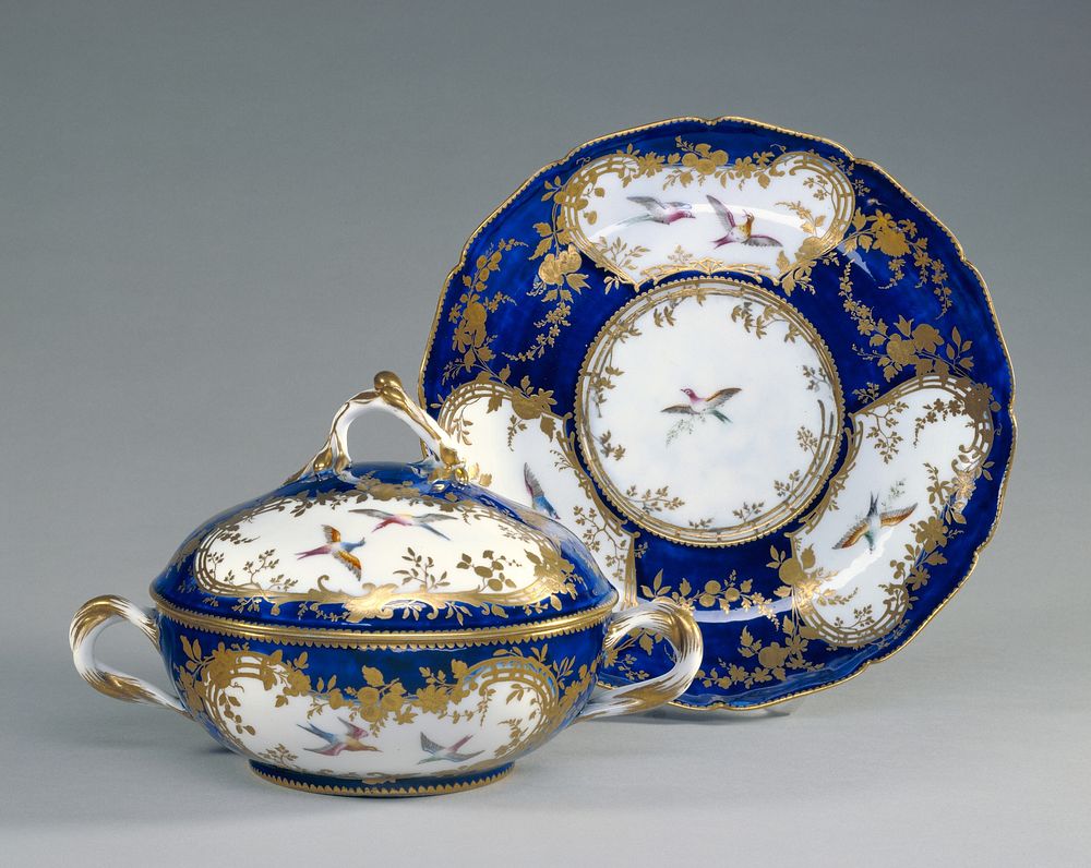 Lidded Bowl and Dish (Écuelle ronde et plateau rond) by Vincennes Porcelain Manufactory