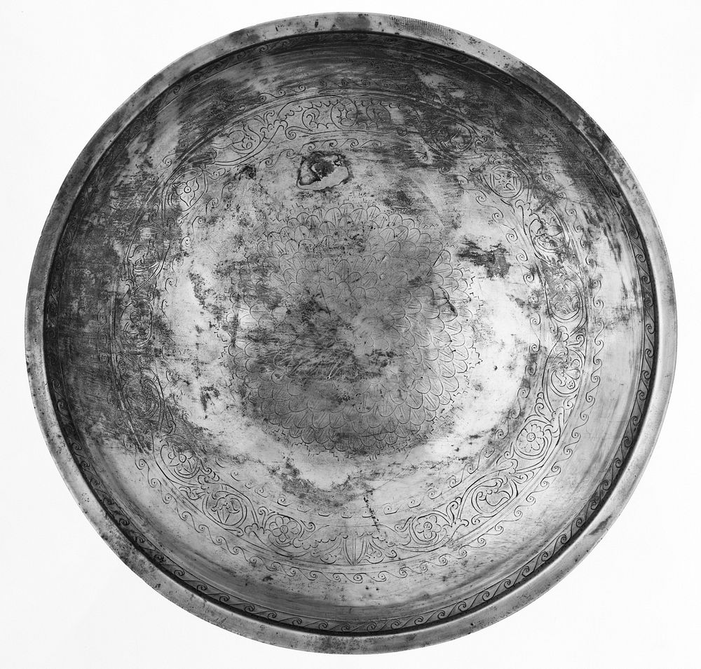 Bowl with Scale Medallion and Tendril Frieze